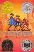 One Crazy Summer (Paperback)