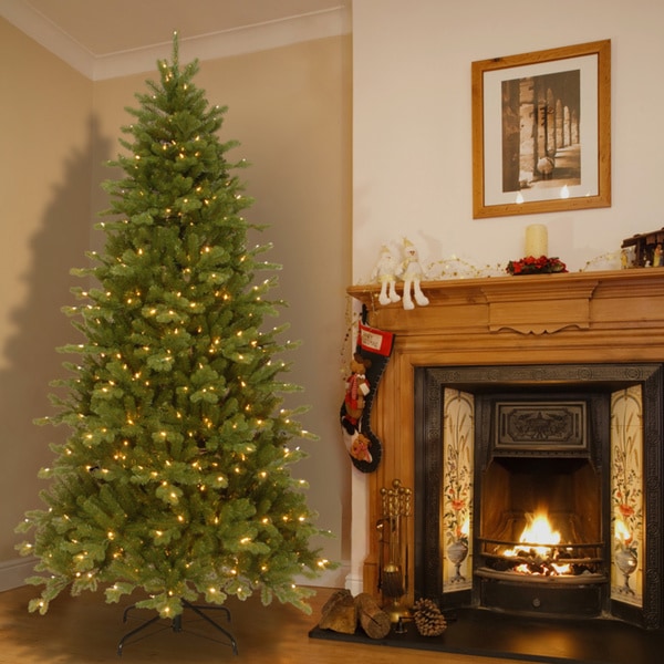 7.5' Prelit Deluxe Artificial Christmas Tree with Memory Wire, 550