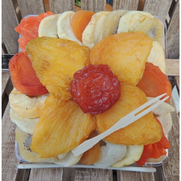 Vacaville Fruit Company Premium Dried Fruit Tray with Cutting Board