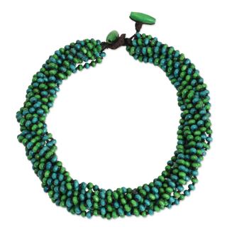Handcrafted Littleleaf Boxwood 'Chao Phraya Belle' Necklace (Thailand)
