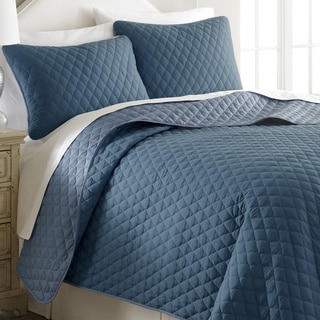 3-Piece Solid Reversible Quatrefoil Coverlet Set