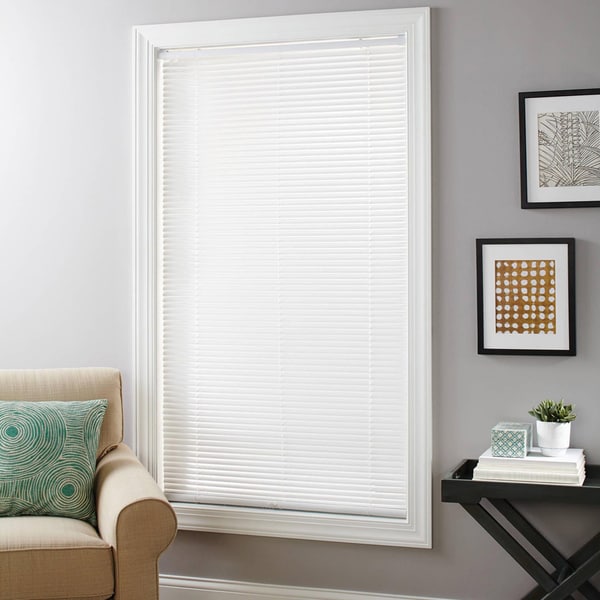 White Vinyl 1-inch Cordless Room-darkening Mini Blind - 18738133 ...