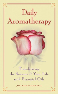 Daily Aromatherapy: Transforming the Seasons of Your Life With Essential Oils (Paperback)