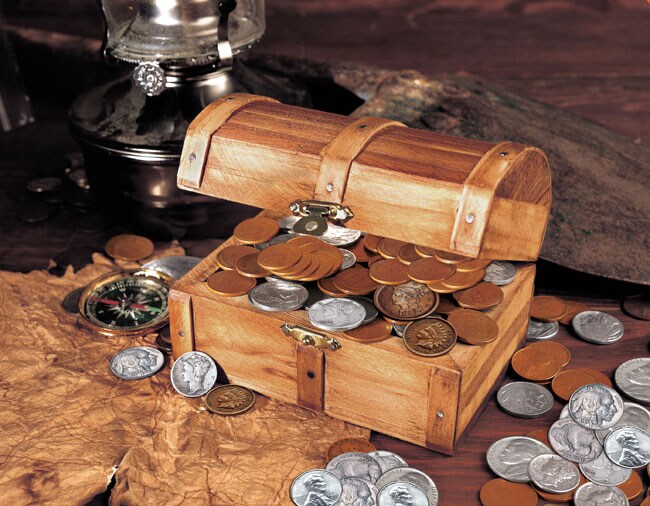 American Coin TreasuresHistoric Wooden Treasure Chest of 50 Old US