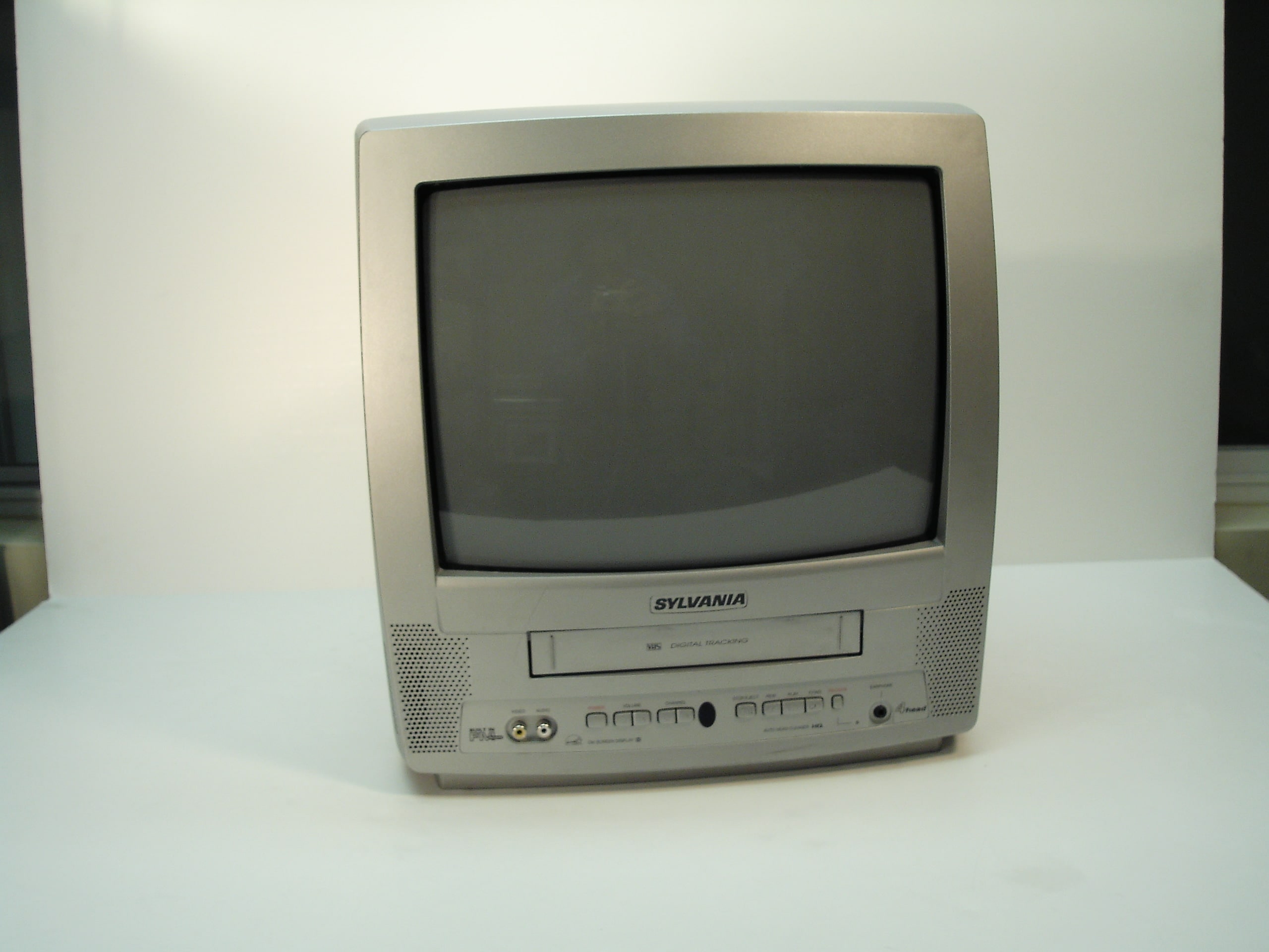 Sylvania SRC2213X 13-in. Color TV Combo w/4-head VCR (Refurbished