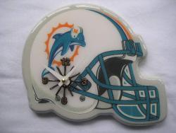 Durable Wood and Plastic Miami Dolphins Logo Helmet Analog Clock