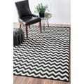 Alexa Chevron Vibe Zebra Black/ White Rug (4' x 5'7)