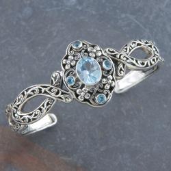 Sterling Silver Blue Topaz 'Cawi' Bangle (Indonesia)