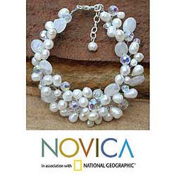 'Bridal Bouquet' White Freshwater Pearl Bracelet (5-6 mm) (Thailand)