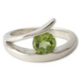 Sterling Silver 'Circle of Love' Peridot Ring (India)