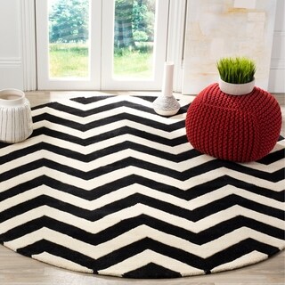 Handmade Chevron Black/ Ivory Wool Rug (7' Round)