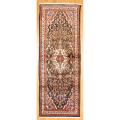 Hand-knotted Persian Hamadan Black/ Ivory Wool Rug (3'7 x 9'9)