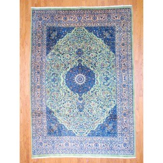 Persian Hand-knotted Isfahan Green/ Salmon Wool Rug (8'2 x 11'7)