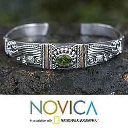 Sterling Silver 'Paradise' Peridot Cuff Bracelet (Indonesia)