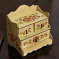 Handcrafted Wood 'Passion Flower' Jewelry Box (Peru)