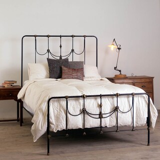 Amelia Iron Queen-size Bed (India)