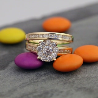 One diamond gold engagement ring