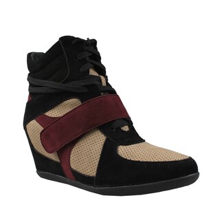 Refresh by Beston Women's 'Dakota' Black and Wine Hidden Wedge Sneakers