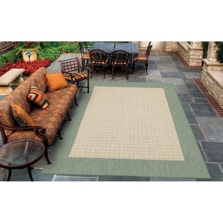 Recife Checkered Natural/ Green Rug (5'3 x 7'6)