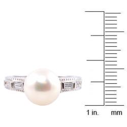 Michael Valitutti 14k Gold Tahitian Pearl and 1/5ct TDW Diamond Ring (9.5-10 mm) (I-J, I1-I2)