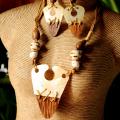 Hand-shaped Gold Lip Shell and Puca Wood Necklace and Earring Set (Philippines)