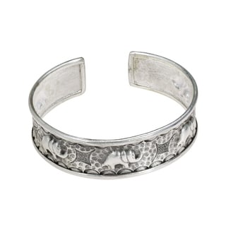 Parading Elephant Thai Karen Silver Handmade Cuff (Thailand)