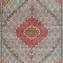 Persian Hand-knotted Tabriz Ivory/ Rose Wool/ Silk Rug (5'1 x 6'6)
