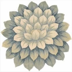Hand-tufted Blue Bloom Rug (5' x 5')