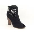 Yin Women's Alma Black Boots (Size 7)