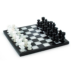 Handcrafted Onyx and Marble 'Triumph' Chess Set (Mexico)