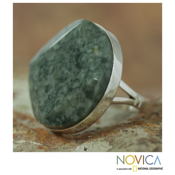 Handmade Sterling Silver 'Love's Cycles in Light Green' Jade Ring Guatemala
