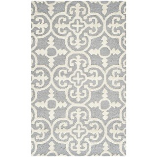 Safavieh Handmade Cambridge Moroccan Silver Wool Rug (2'6 x 4')