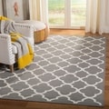 Hand-woven Moroccan Dhurrie Grey Wool Rug (6' x 9')