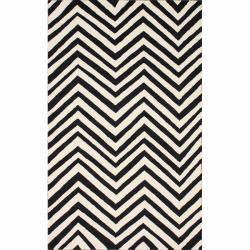 Handmade Chevron Indoor/ Outdoor Black Rug (5' x 8')