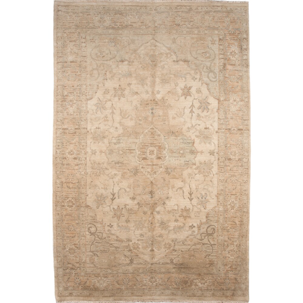 Hand-knotted Oriental Dark Ivory Wool Rug (5'8 x 8'7)