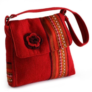 Handcrafted Alpaca Blend 'Apple Blossom' Medium Shoulder Bag (Peru)