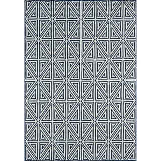 Indoor/ Outdoor Navy Diamonds Rug (8'6 x 13'0)