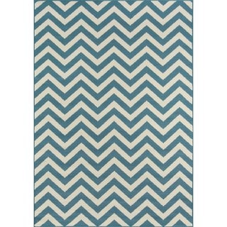 Indoor/ Outdoor Blue Chevron Rug (6'7 x 9'6)