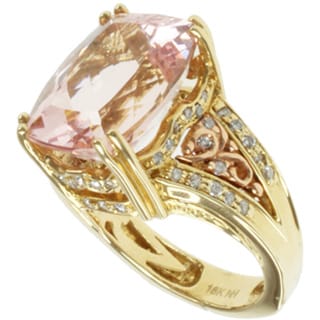 Pink diamond ring in yellow gold