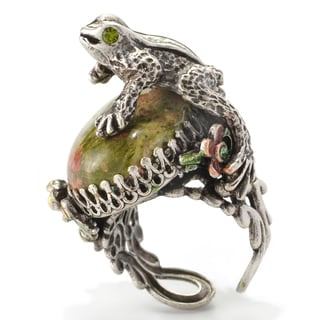 Sweet Romance Silvertone Frog on Epidote Ring