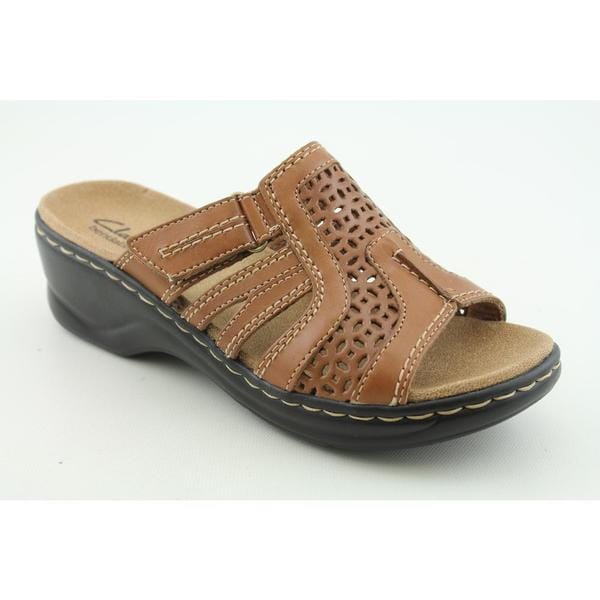 clarks narrow fit sandals