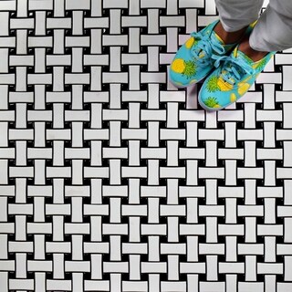 Huge Selection SomerTile 10.5x10.5-inch Victorian Basket Weave Black/White Porcelain Mosaic Tile (Pack of 10)