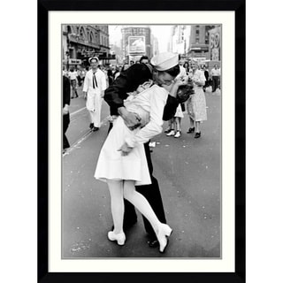 Great Prices Alfred Eisenstaedt 'Kissing on VJ Day - Times Square' Framed Art Print 31 x 43-inch