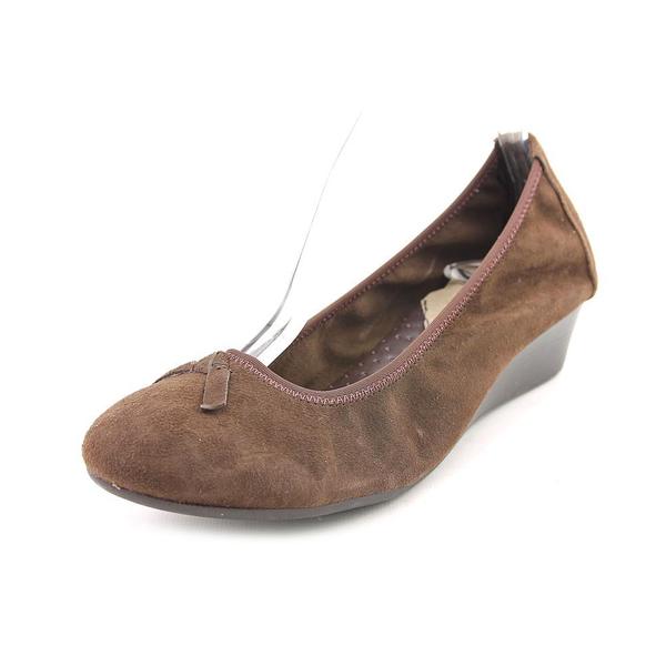 Hush Puppies Women's 'Wolverine' Regular Suede Casual Shoes ...