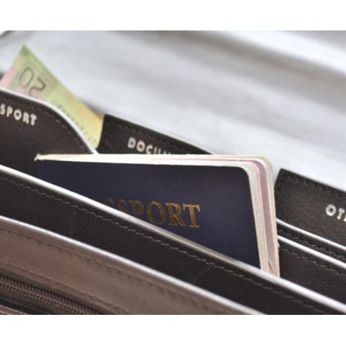 Royce Leather Diplomat Black Passport Wallet