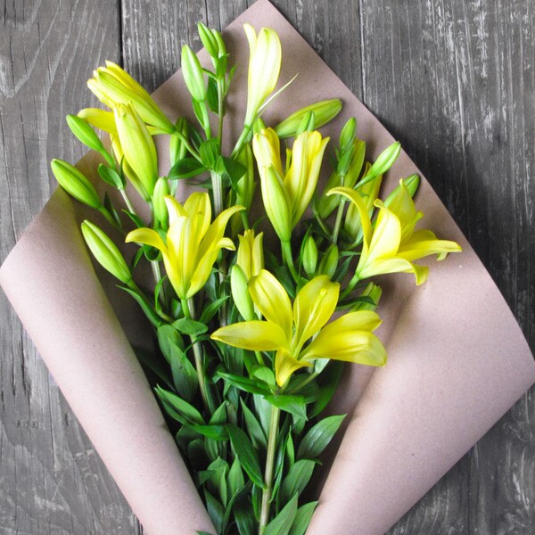 The Bouqs Volcano Collection 'Pow' Single Lily Bouquet