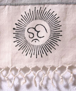 Handcrafted Om Design Ribbed Tapestry (India)