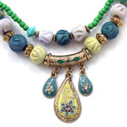 Handmade Spring Daisy Necklace (India)