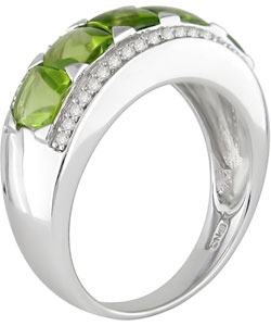 14k White Gold Peridot 1/4ct TDW Diamond Ring