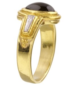 18k Gold Cats Eye and 1/5ct TDW Diamond Ring